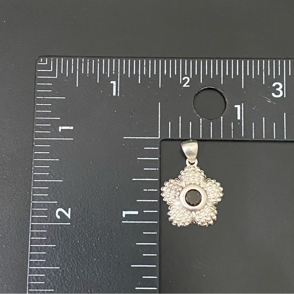 Vintage 925 Signed Sterling Silver Garnet Birthstone Flower Pendant 4g. - Picture 7 of 16